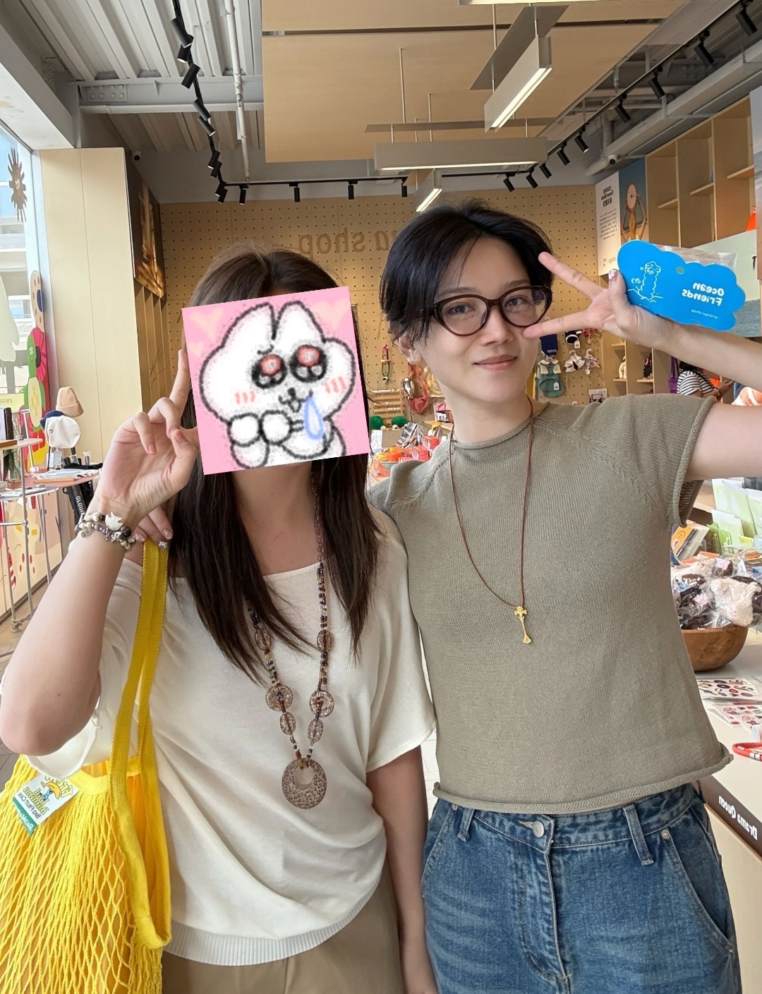 整骨十次的陈小纭疑似再动脸，阿那亚被偶遇，卧蚕怪异憔悴如大妈