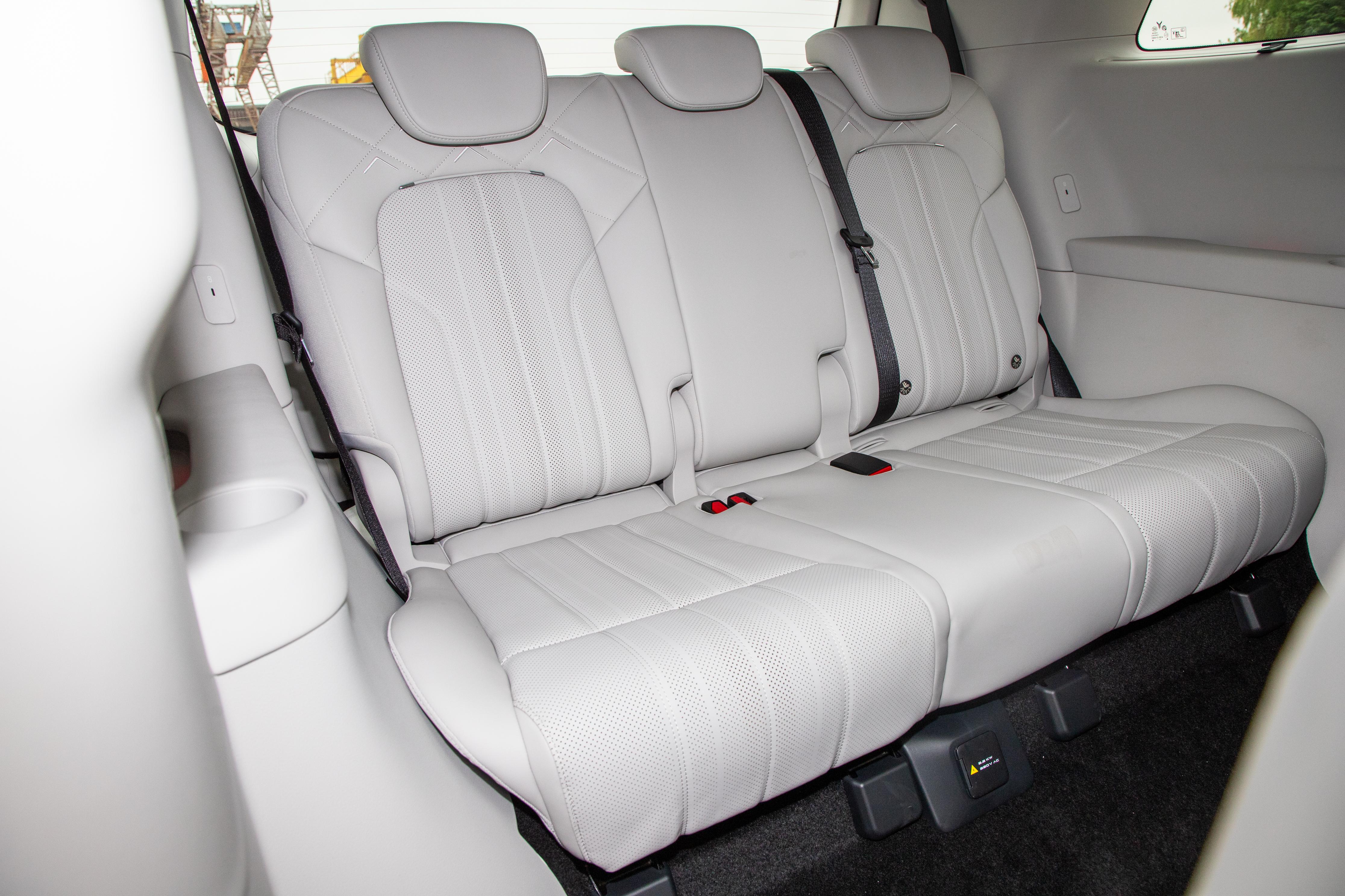 26款岚图梦想家:800V架构+智能后轮转向+华为ADS,二排头等舱