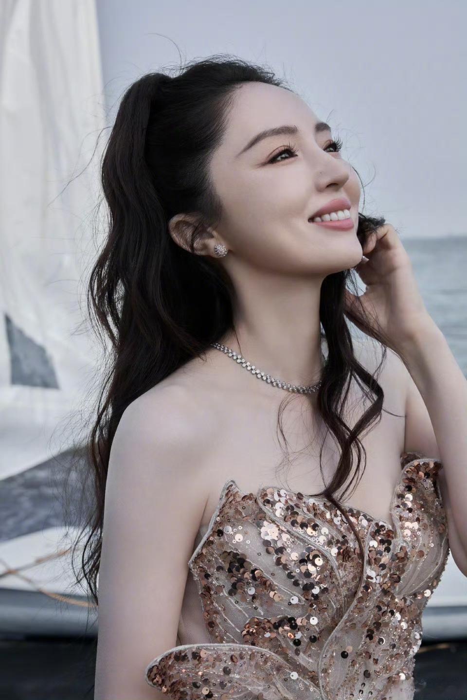 董璇这种独特的魅力和气质让人看着也是非常的上头