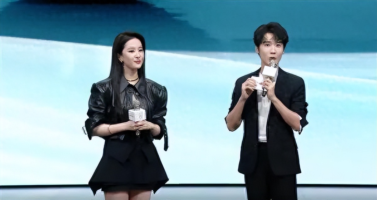 刘亦菲国庆自驾大曝光!新车新狗有寓意,目的地引8000万网友竞猜