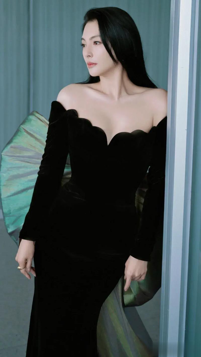 张雨绮的大方，真不是装的——礼服惊艳只是开胃菜