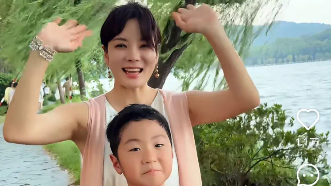 时隔10年，知名女星带全家来中国旅游，全程被震撼：这是海了吧！