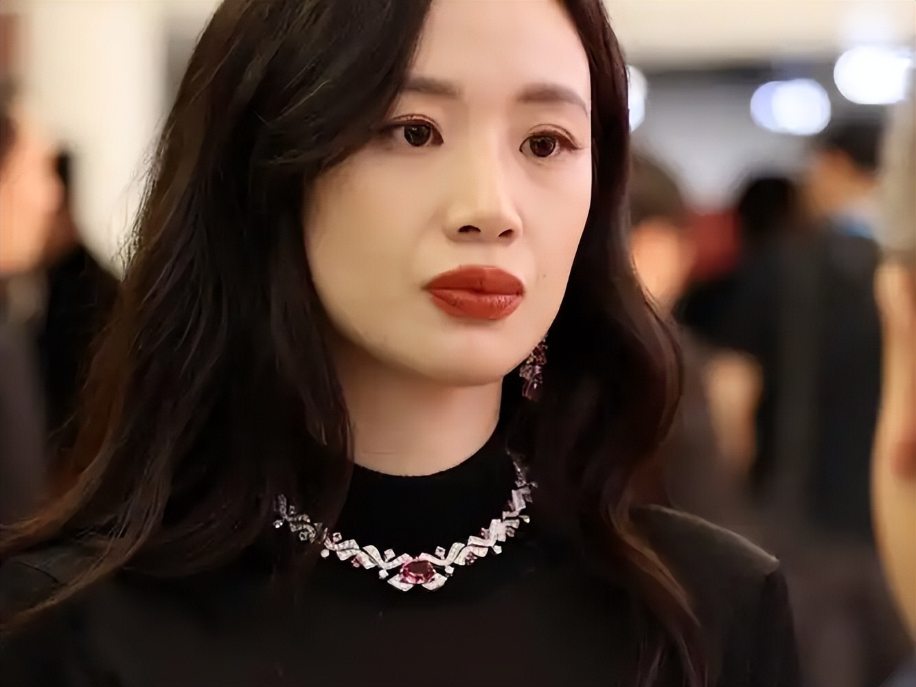 自以为很红，实际“耍大牌”都没人理，这3位女星简直尴尬又可笑