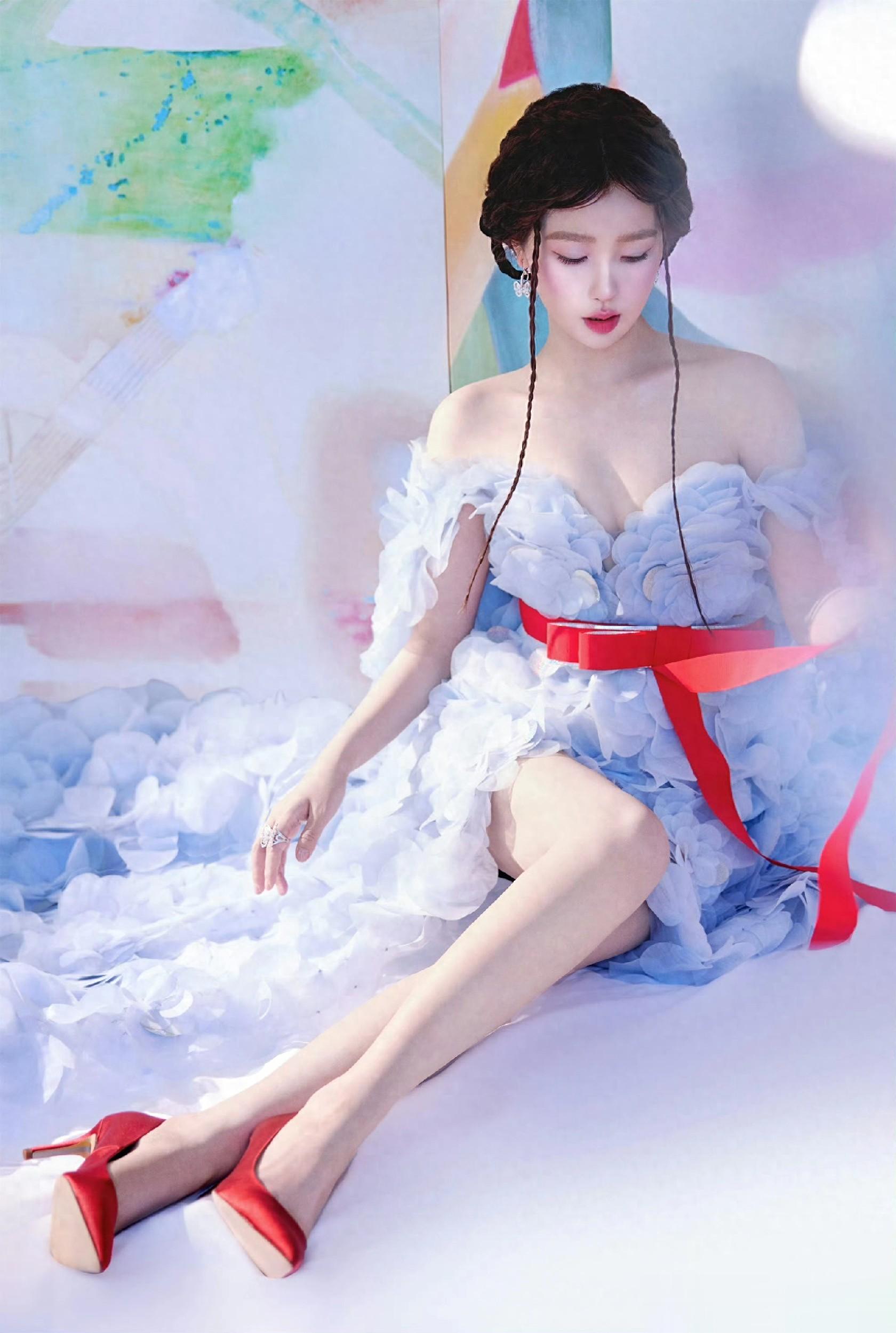 虞书欣仙媚造型，长腿超吸睛！