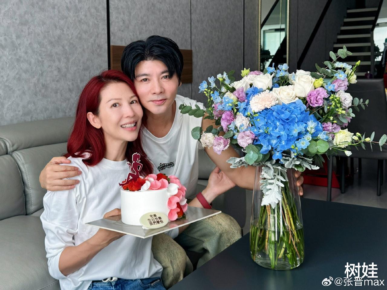 蔡少芬居家陪儿子豪宅曝光，楼高三层好气派，同一小区买了两套房