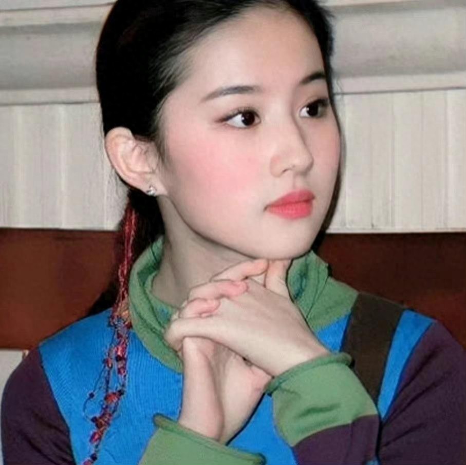 刘亦菲自曝上学时没人追，看了她的学生照，换做我我也不敢