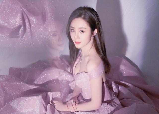 她把胡歌亲到吐，把张嘉译的嘴亲肿，人送外号“吻戏一姐”