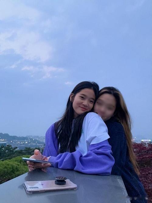 李在镕女儿:21岁一脸富贵相,男友门当户对,比姑姑李富真清醒