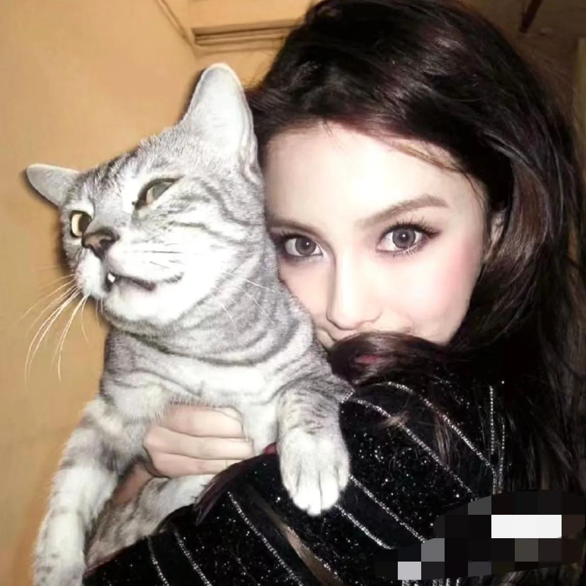 杨颖晒多张美照，戴毛绒帽子和美瞳，美貌惊人仿佛回到20岁的状态