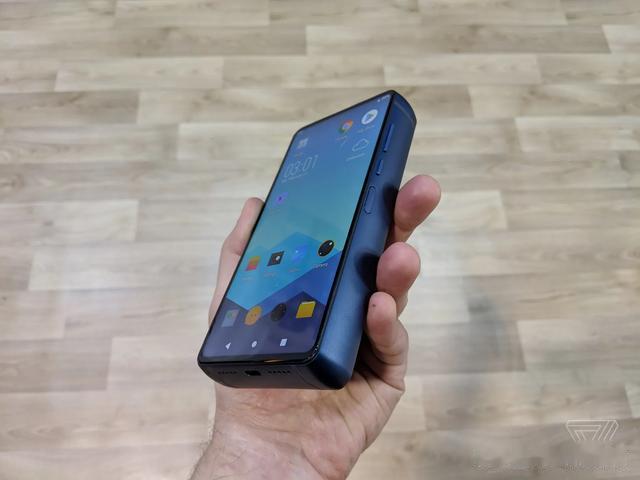 为什么手机厂商不愿配备10000毫安大电池?