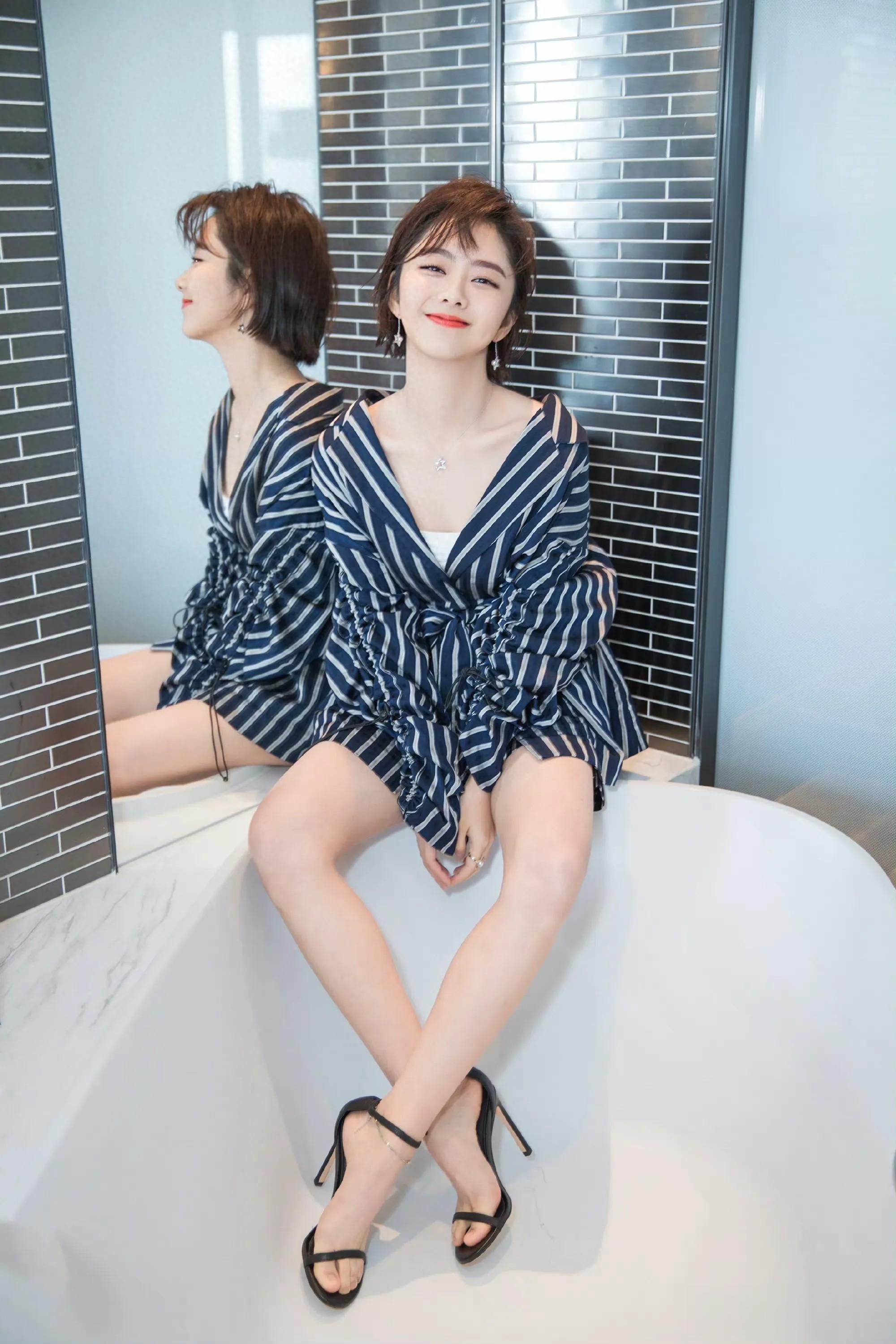 谭松韵:短发格外性感……