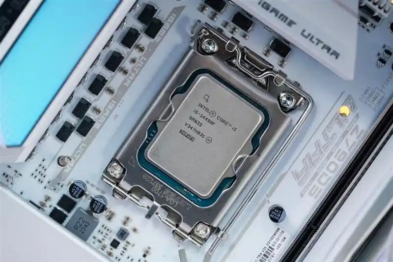 千元級入門神U大比拼：i5-14490F與9500F誰更勝一籌？