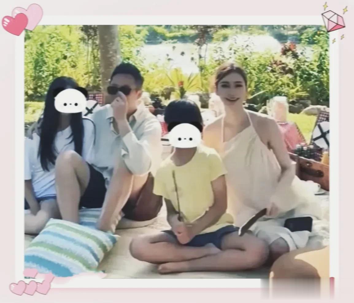 张兰强势回归,开直播14万人在线观看,瘦了很多,但精气神十足!