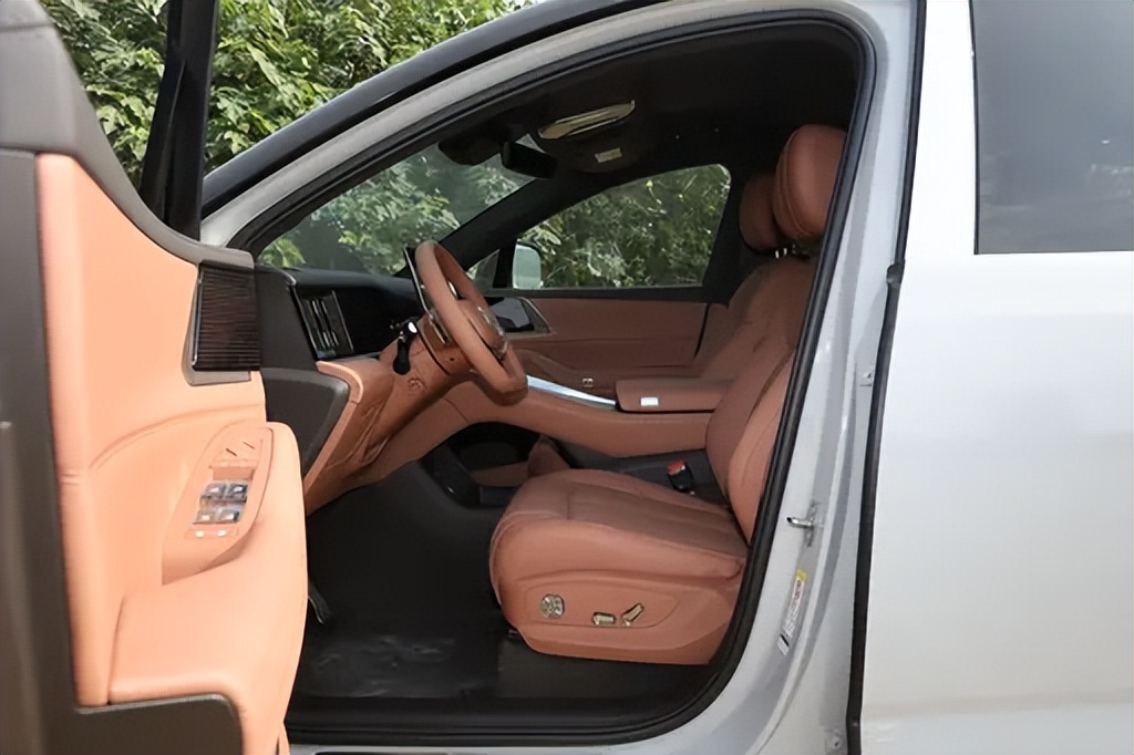 30万级家用SUV新解法：大空间、强动力、智能化一次到位