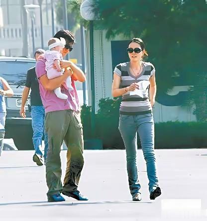 怀旧照片:随着李亚鹏头发越来越少,王菲脸上的笑容也逐渐消失