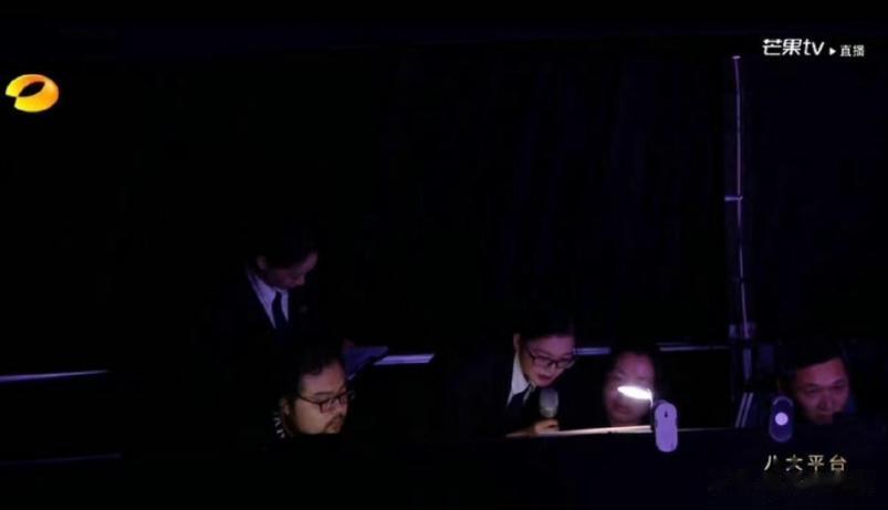 口无遮拦遭闭麦？一句话让何炅变成结巴，网友：不得不说姐太牛了