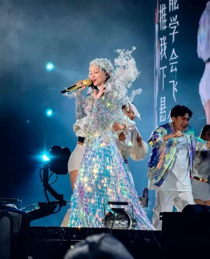 张韶涵“裁员裁到大动脉”：被忽视的稳定，才是顶级竞争力