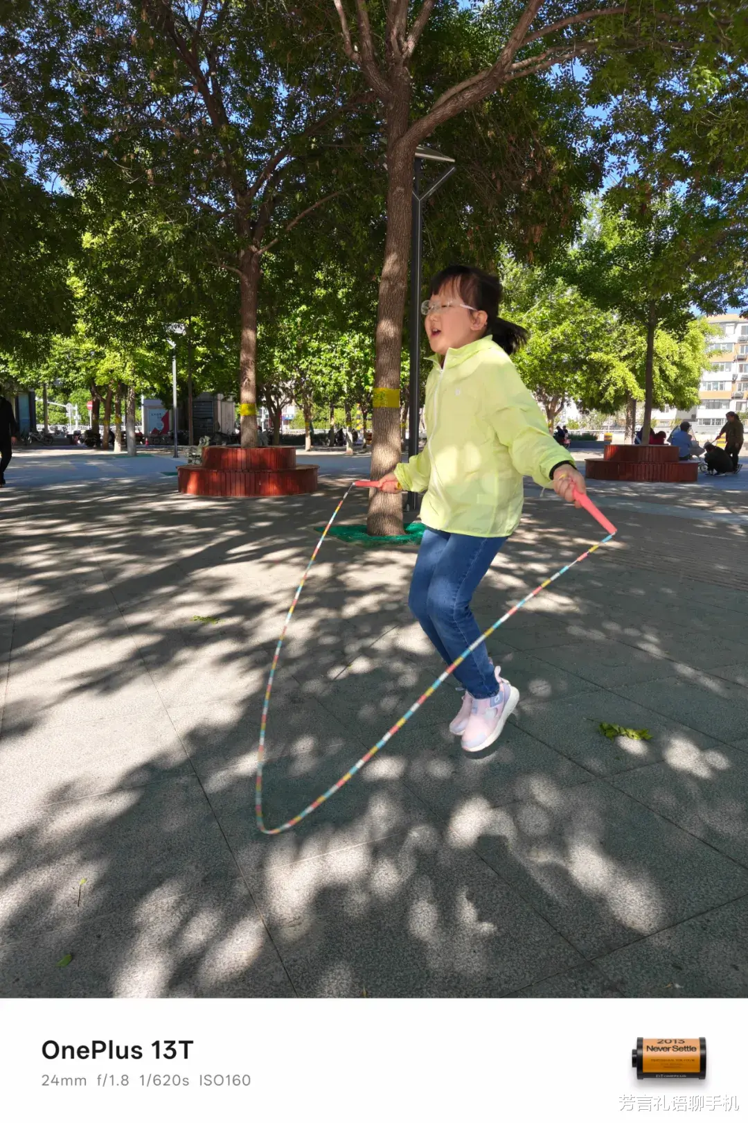 這才是小屏手機中的“性價比之王”？質感出色、全方位能打，價格更低
