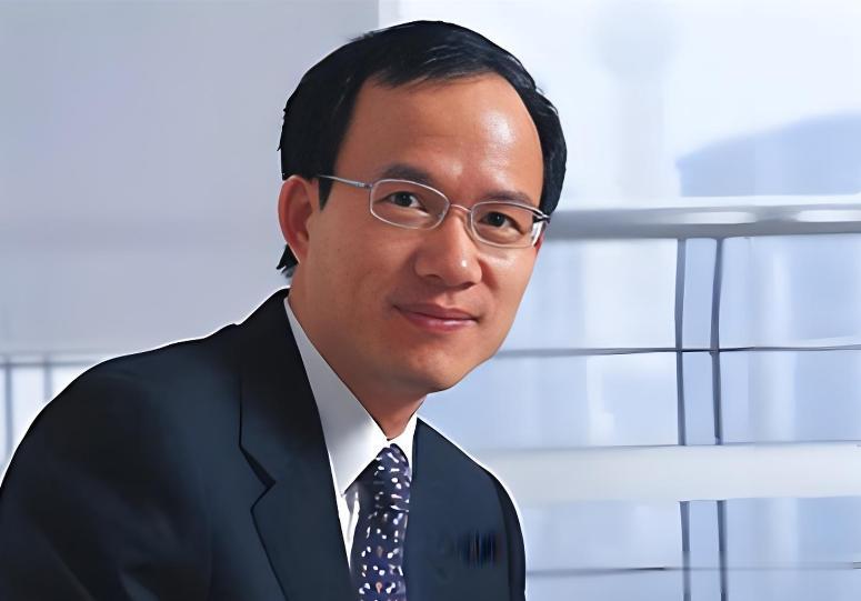 她是金牌美女主持，嫁上海首富生3个孩子，54岁看着像34岁好年轻