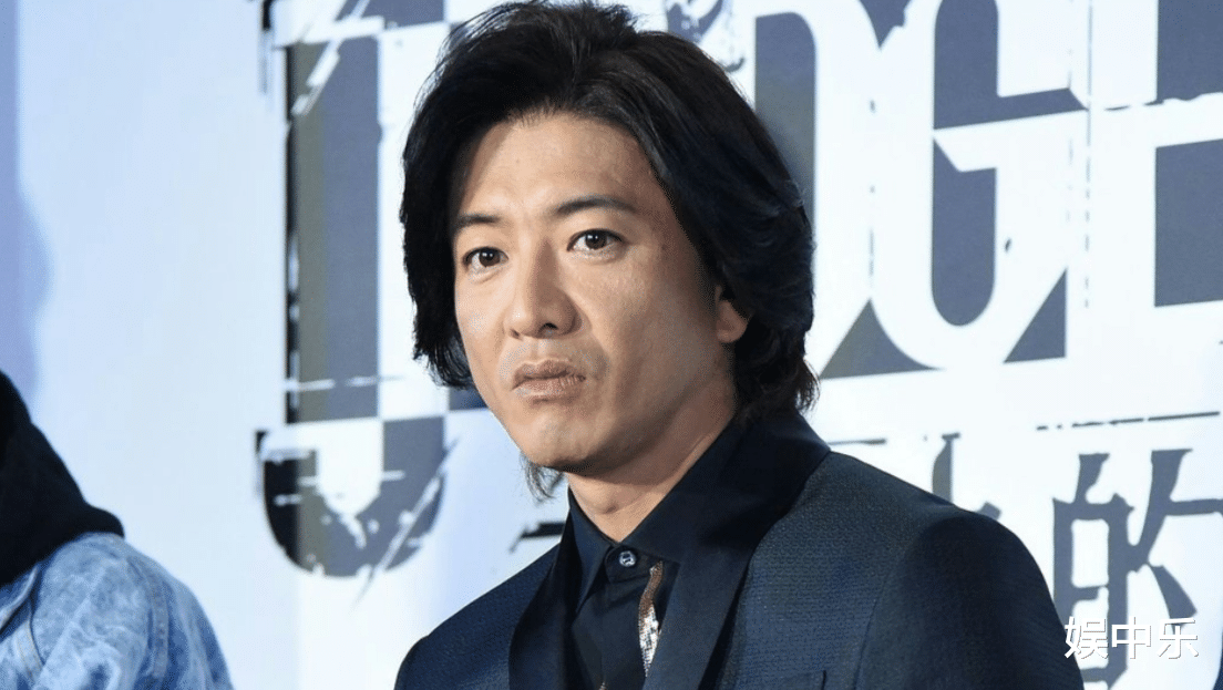 木村拓哉遛狗照引热议：五五身材惹身高质疑，粉丝凭爱犬认出