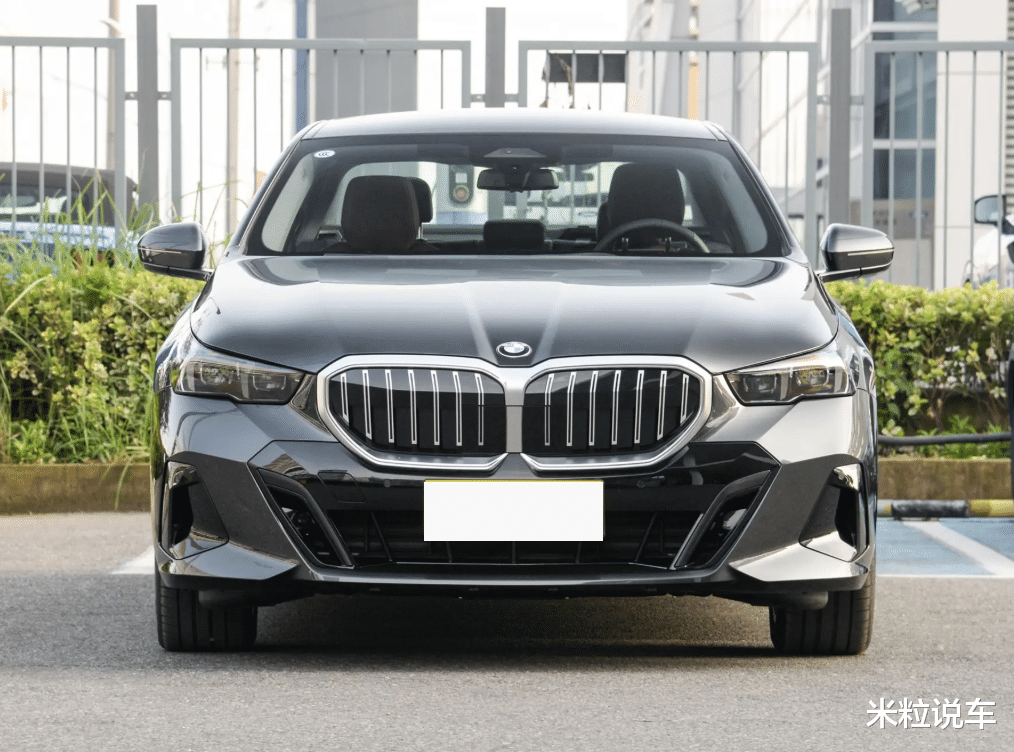 宝马5系（进口）：30万级，2.0T轻混，性价比超A6L