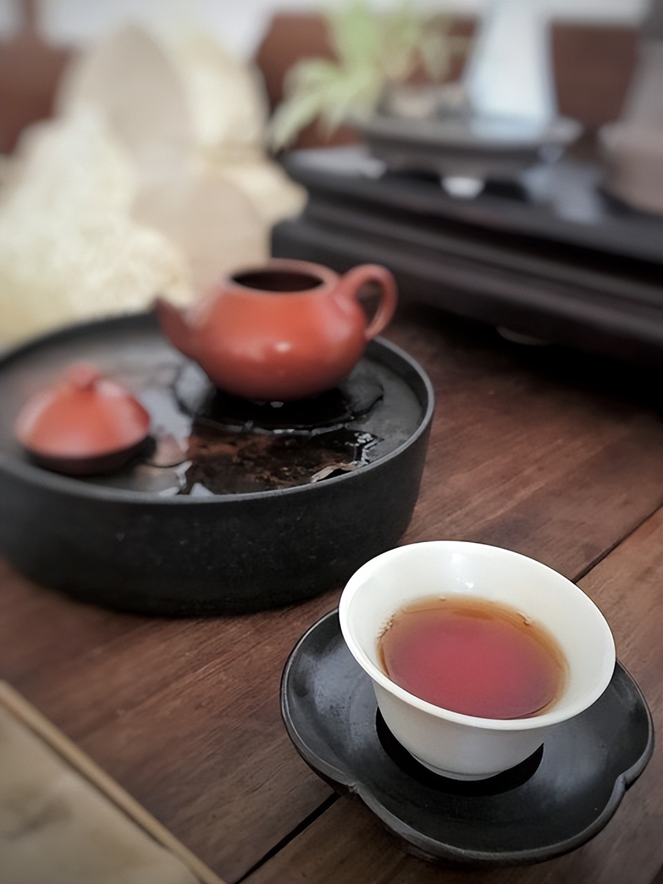 万圣节马德里街拍!Amber带三娃现身,女巫装里藏新生