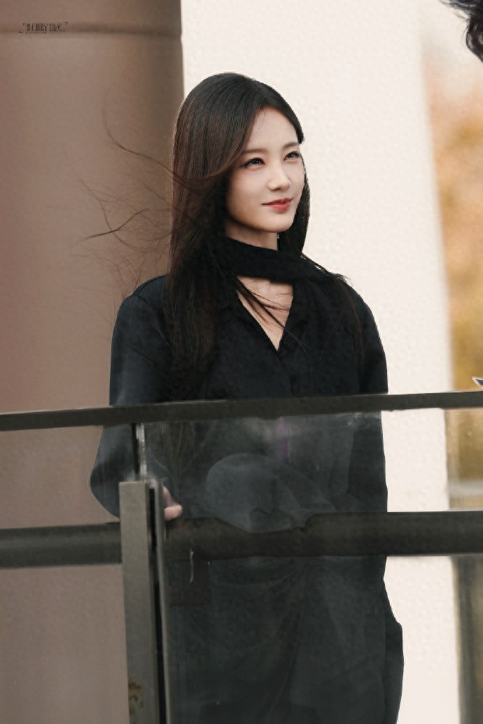 李一桐全黑look赏析