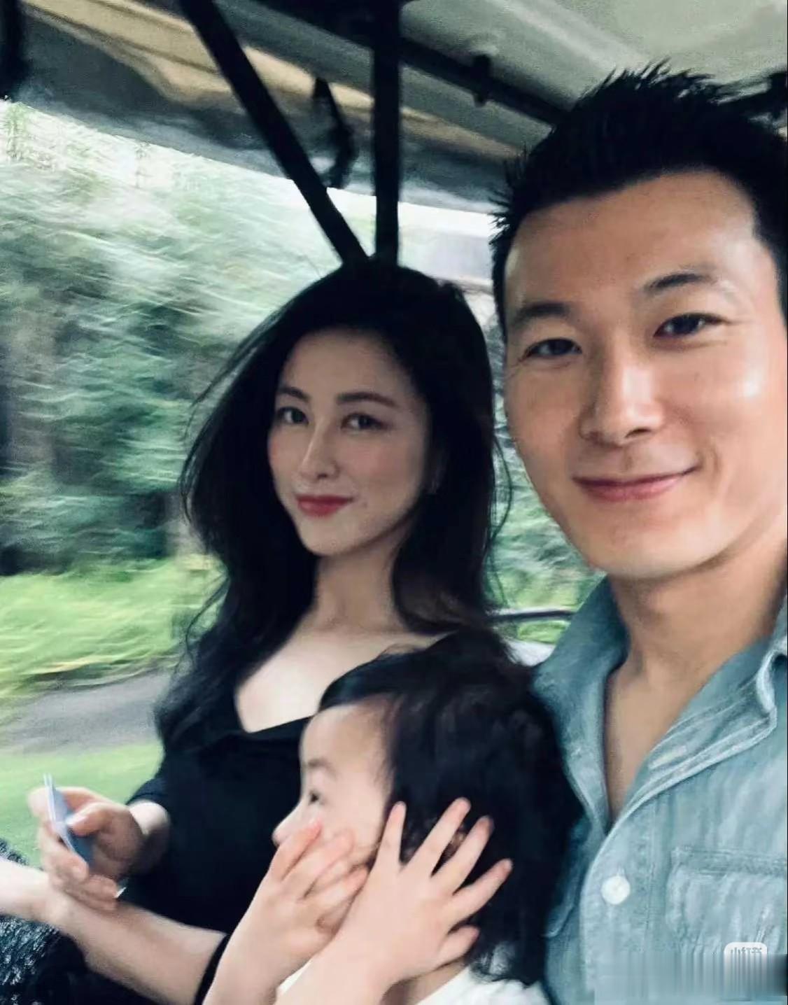 朱珠出门前，获丈夫温柔戴表好甜，珍珠戒指好大！豪宅内景曝光