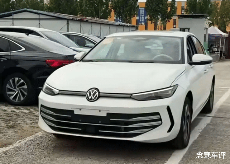 小帕萨特实锤！朗逸Pro车长4720mm，配隐藏门把手，11月就会上市