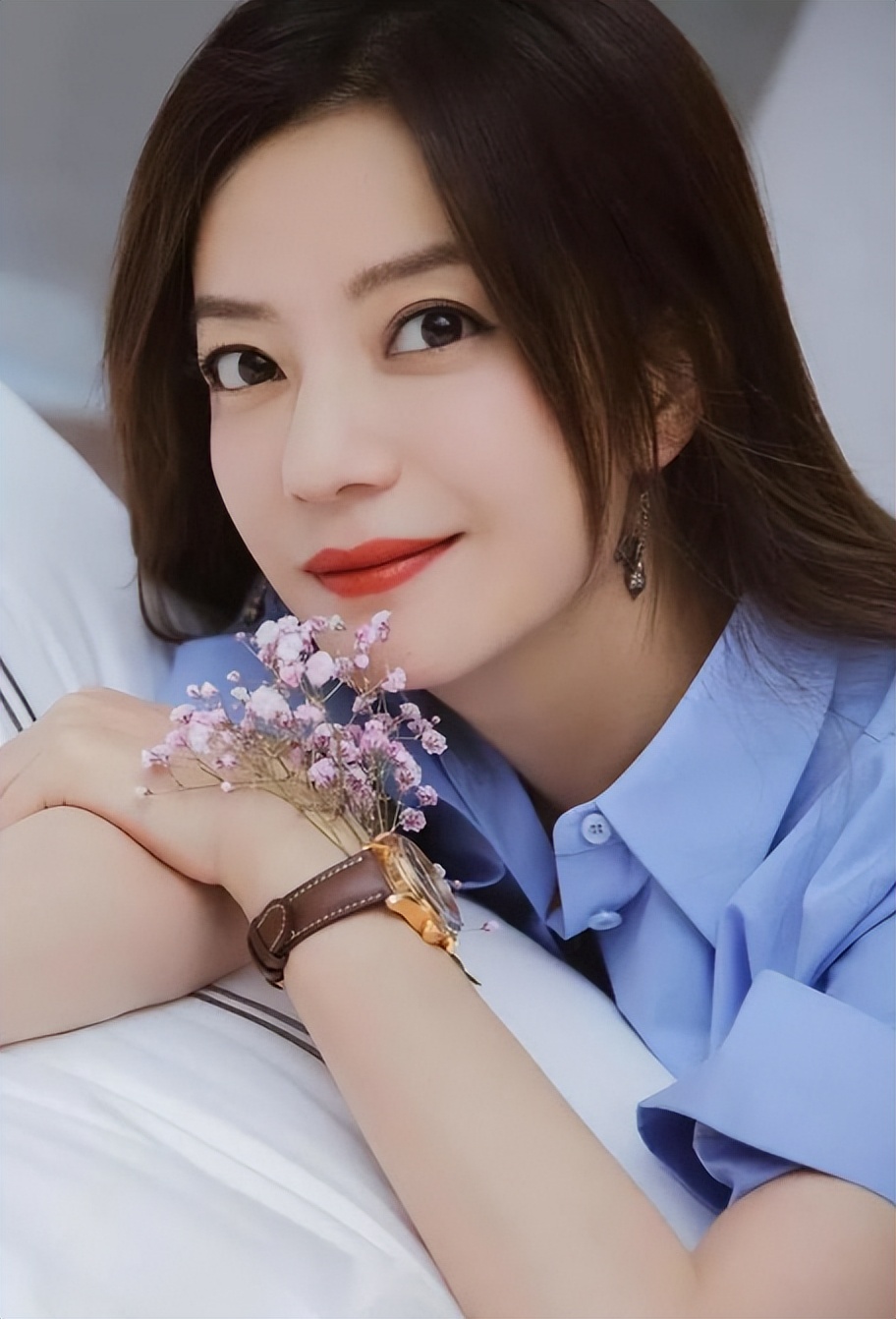 黄晓明公开点名才几天,赵薇近况接连曝光,有一点4年前就注定