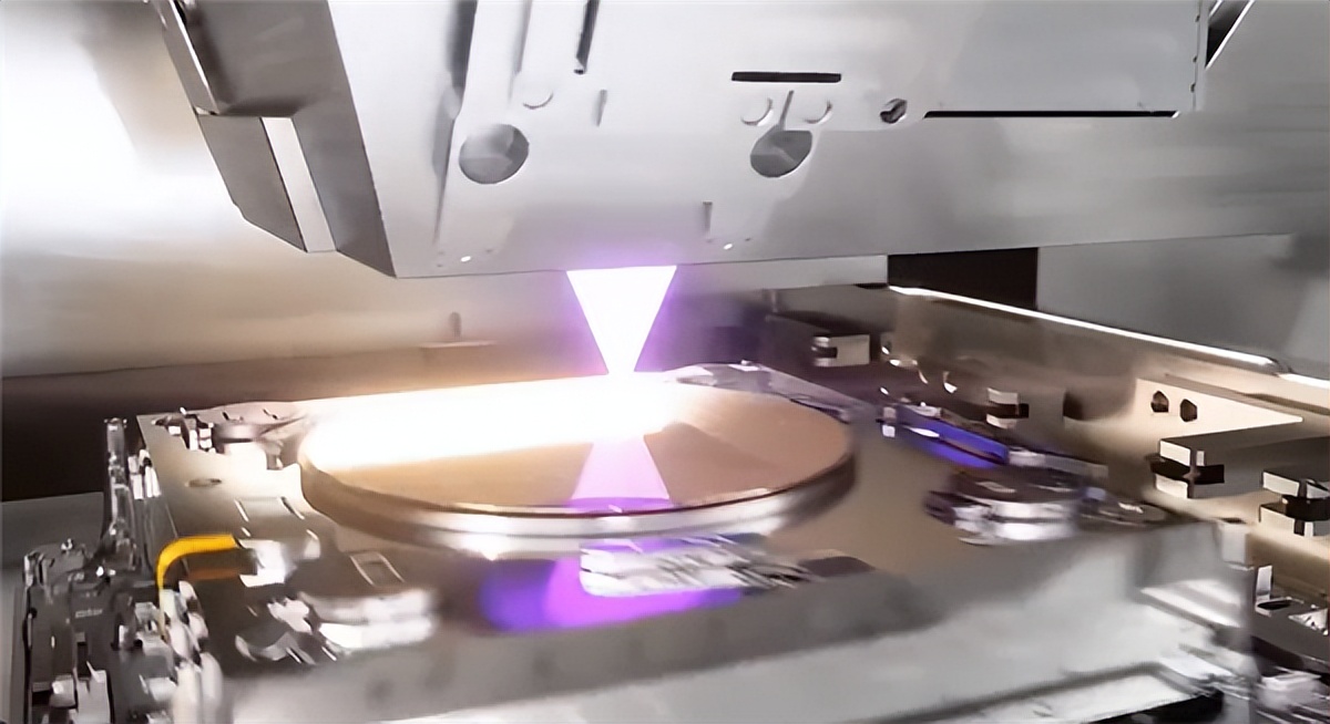 臺積首度公開！EUV光刻機生產芯片全程曝光