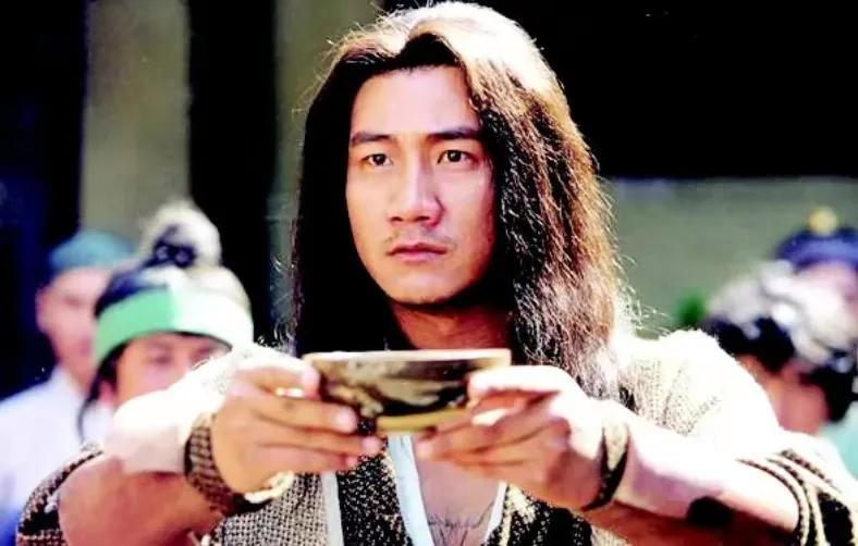 回顾胡军，喝酒喝不过就娶了人家，打不过就加入，结婚至今零绯闻