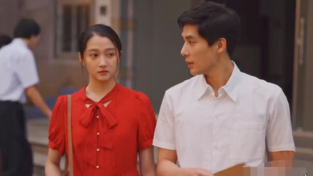 目光呆滞，台词生硬，蒋欣、童谣联手，也拯救不了他这个拖油瓶