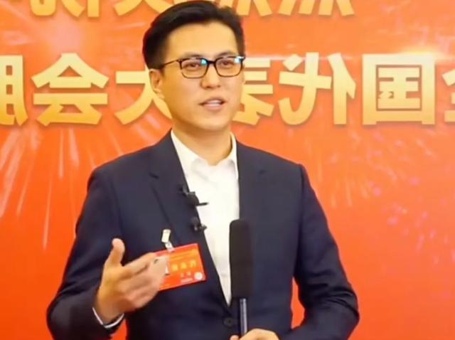 娱乐圈新时代:靳东新闻联播亮相背后的深层意义