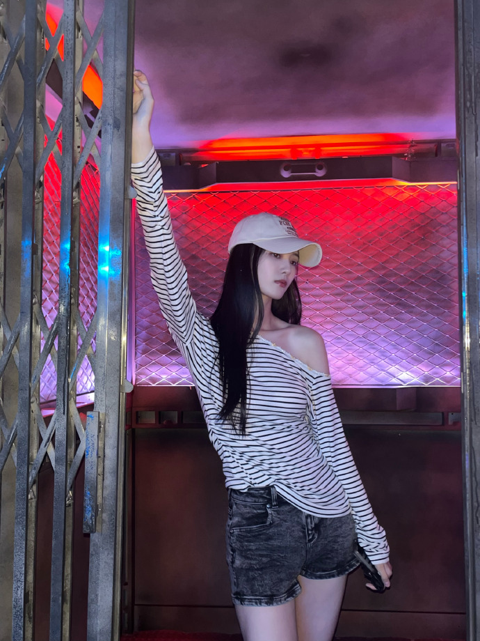 徐艺洋晒鹿晗演唱会现场照，黄子韬一同出席