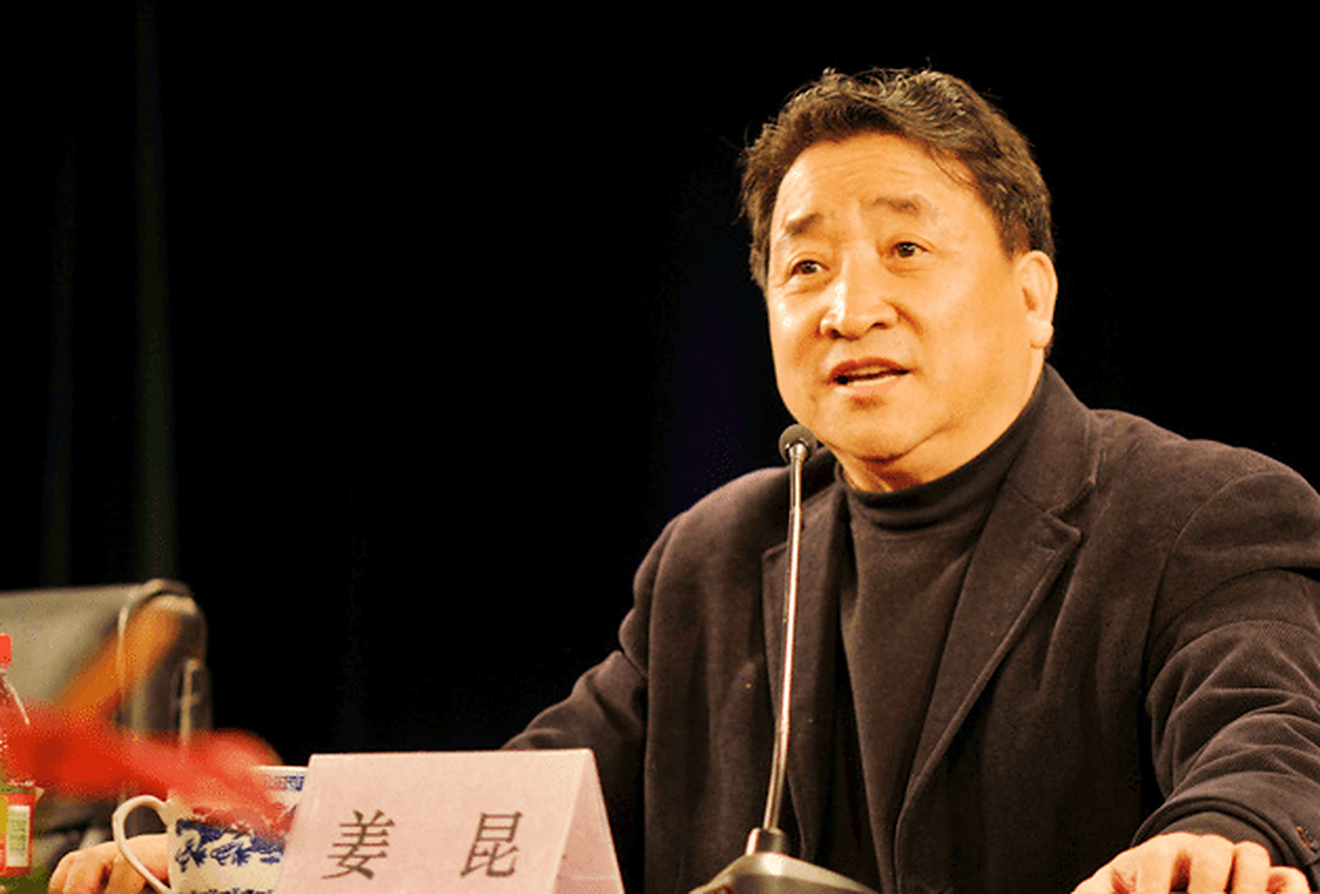 姜昆风波再升级!拍摄者硬刚,视频不是拼接也不在美国,行程被扒