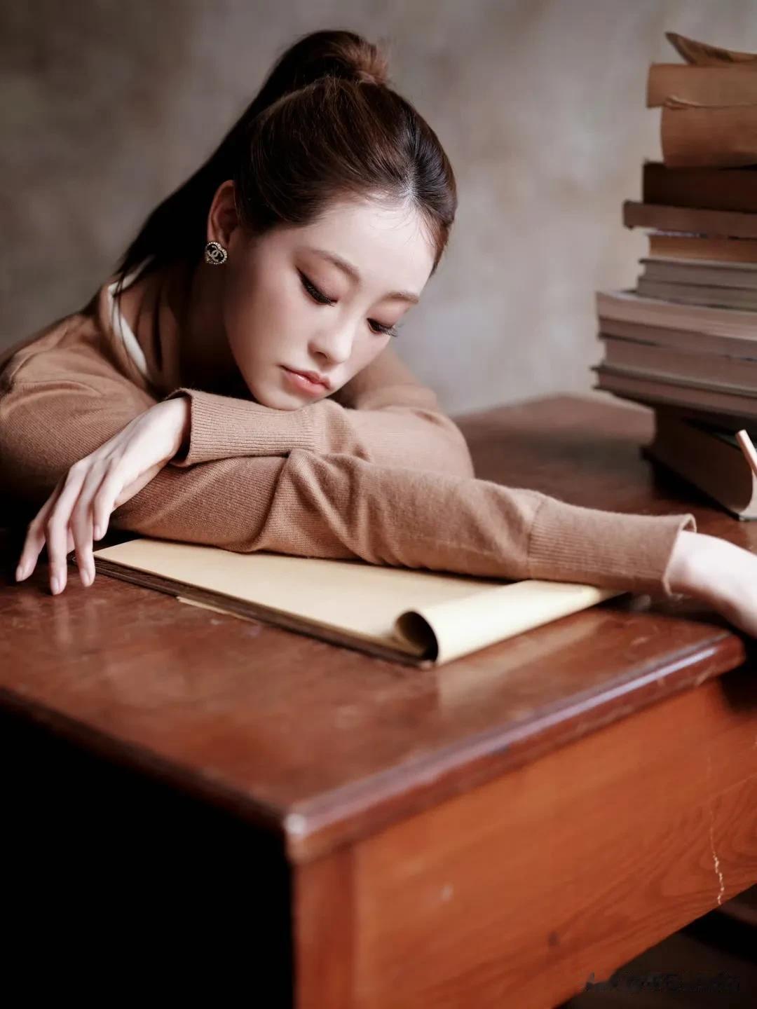 明星写真鉴赏｜祝绪丹，温婉又飒，一眼惊艳！