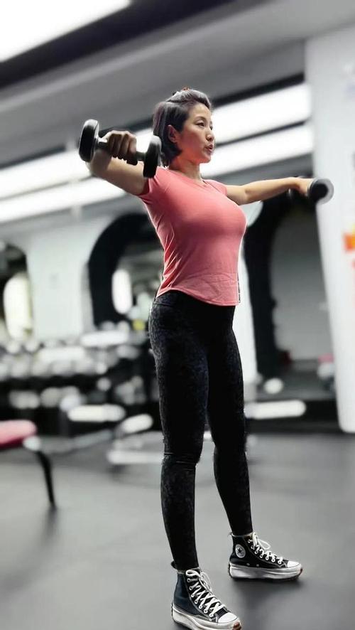 内娱再添老少恋,52岁影后交往小20岁男友,在一起5年却不要孩子