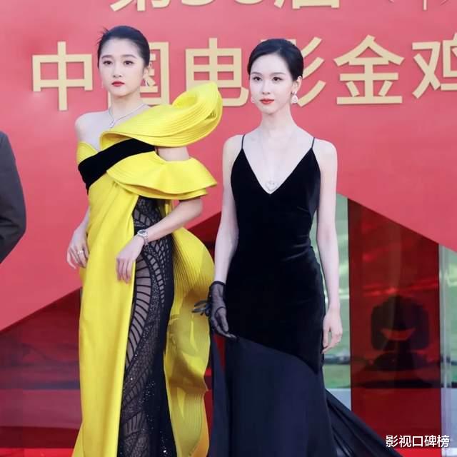 关晓彤陈都灵牵手金鸡走红毯,十年友情真相:顶峰相见才配谈永远