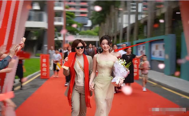 越扒越有！继230万耳环后，还有过亿豪宅，当事人回应却漏洞百出