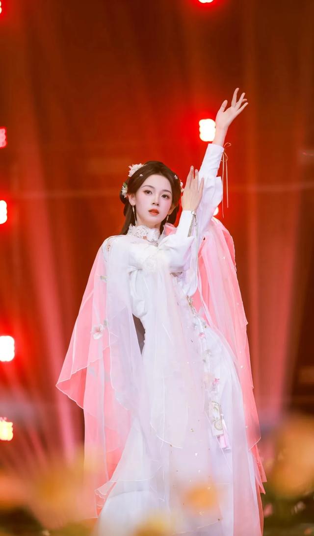 女星图鉴｜陈瑶｜绝美古风造型，真是太迷人眼了啊