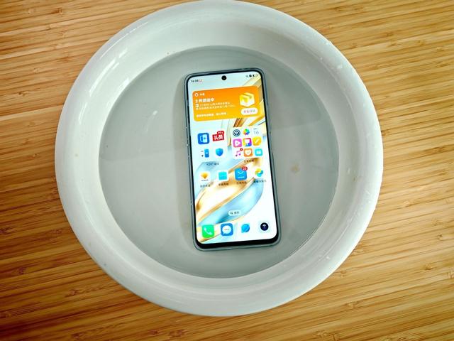 仅959的一代LCD屏神机最后之作：超轻薄机身+超大电池防水抗摔