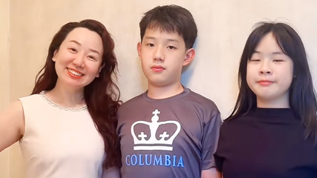 关凌晒与儿女合照，43岁还是那么年轻，俩孩子都比她高越长越好看