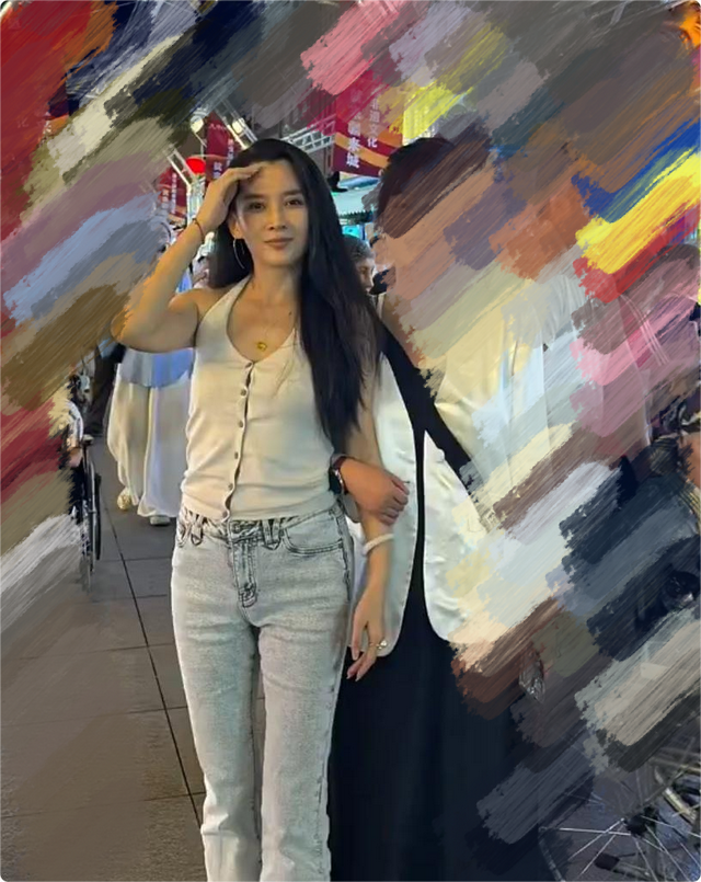 被汪峰新女友惊艳到了，身材苗条颜值吸睛，但这生图差距也太大了