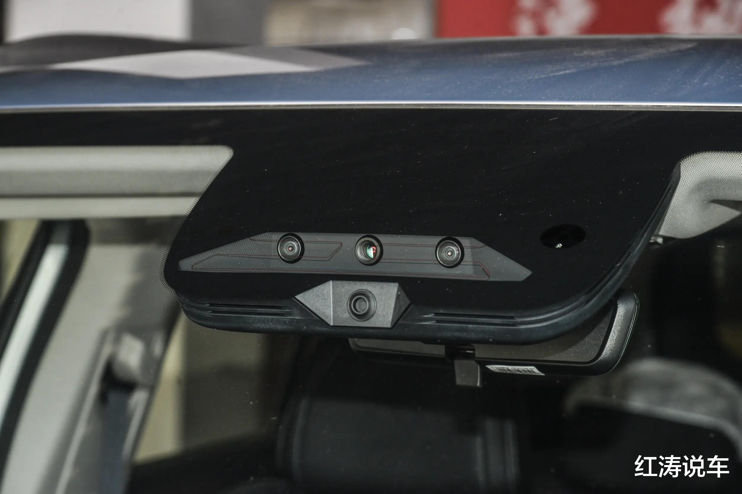 方程豹钛3：方盒子造型，提供后驱和四驱，适合年轻人的纯电SUV