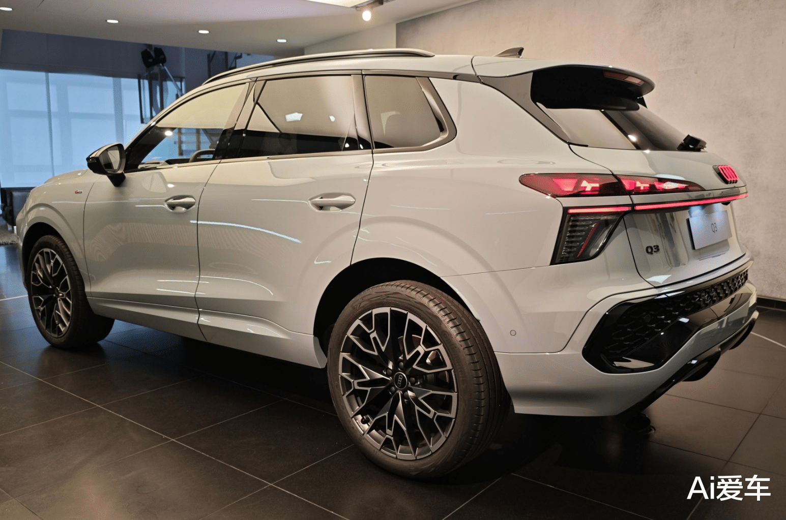 全新奥迪Q3实车曝光,272马力插混上怀挡,瞄准GLB和X1,或17万起