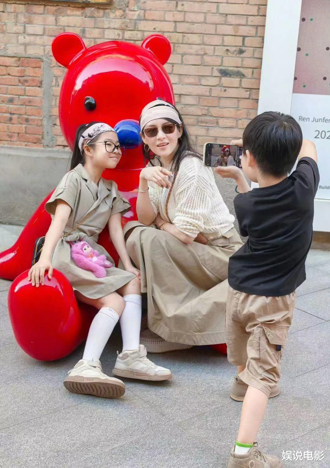 章子怡发文为女儿醒宝庆生，十岁了，和妈妈长得越来越像