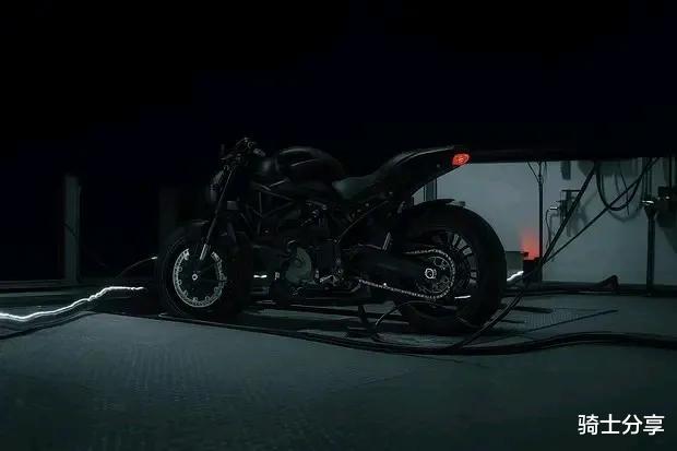 本田V型三缸摩托车，有望米兰车展首发，会有哪些看点呢？