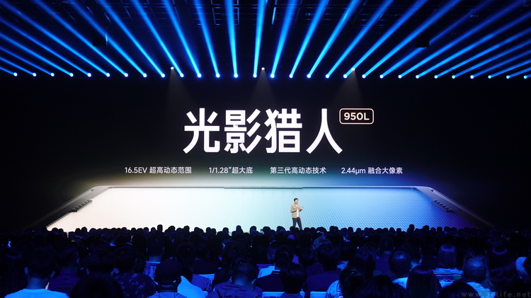 高喊“改变”的小米,既要弥补遗憾、更在铺垫未来