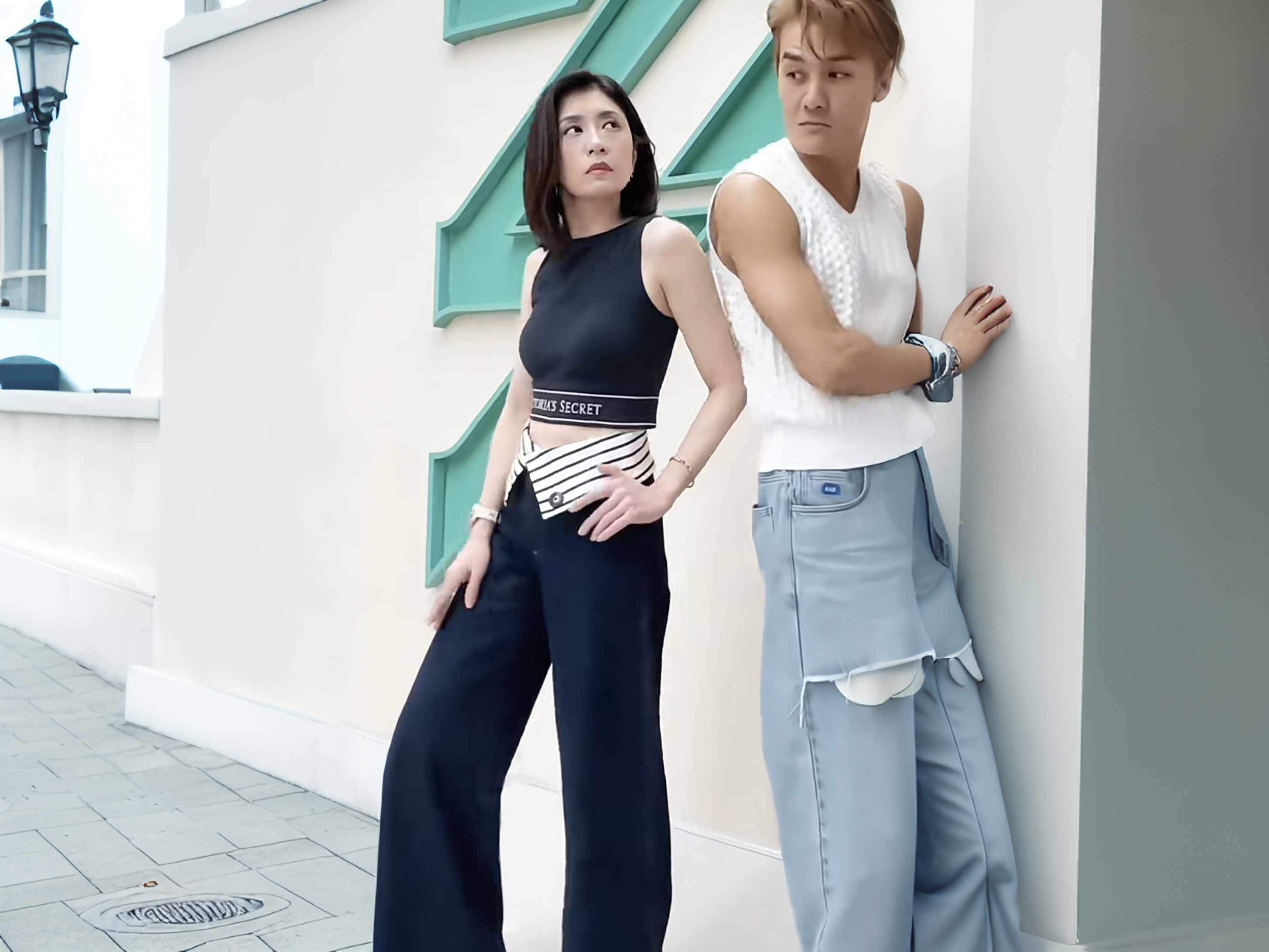 绝了！51岁三娃妈贾静雯，身材辣到不敢信！